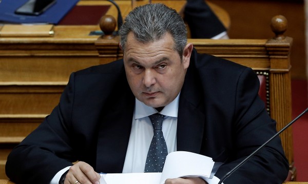 Гръцки министър: Скопяните да разберат, че са българи