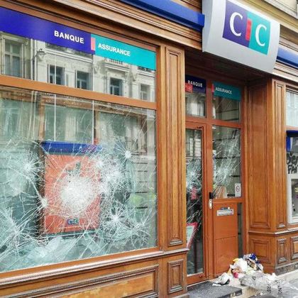 ТАСС: „Жълтите жилетки“ устройват погроми в Париж