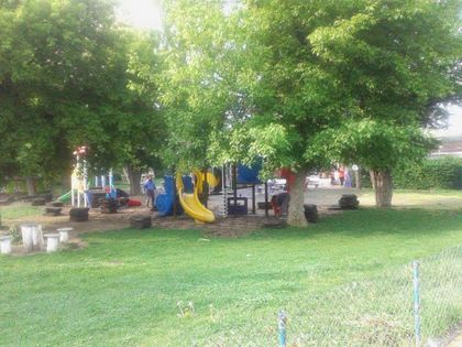 Започна събарянето на детски център