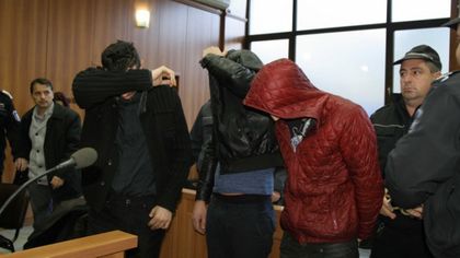 Апелативният съд гледа мерките за неотклонение на трима, обвинени за пране на пари