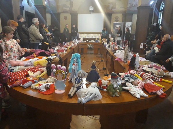 Митка Георгиева, сдружение „Усмивка“: Тази година в националния конкурс за кукли „В очакване на Коледа“ участваха 564 кукли