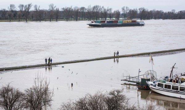 Водите на Рейн в Германия се покачват