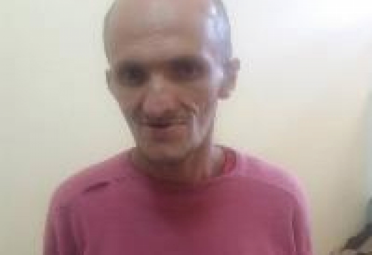 Откриха мъж в безпомощно състояние, полицията търси близките му (СНИМКА)