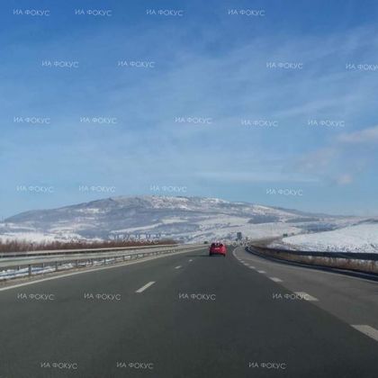 София: Временно движението в участъка между 17 и 19 км на АМ „Тракия“ в посока Бургас се осъществява само в активната лента поради подмяна на мантинели