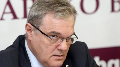 Румен Петков: Каналите за бежанци действат, защото не изградихме оградата