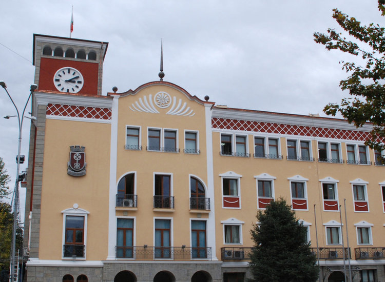 В Хасково се оляха! Купили светофар за 6500 долара, масрафът излязъл над 50 бона