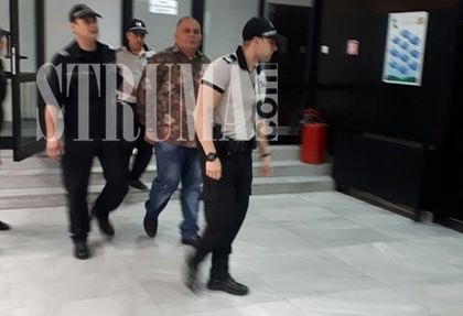 Майката на Марто Дебелия в съда: Тия к*рви му съсипаха живота, толкова е наивен и добър (СНИМКИ)