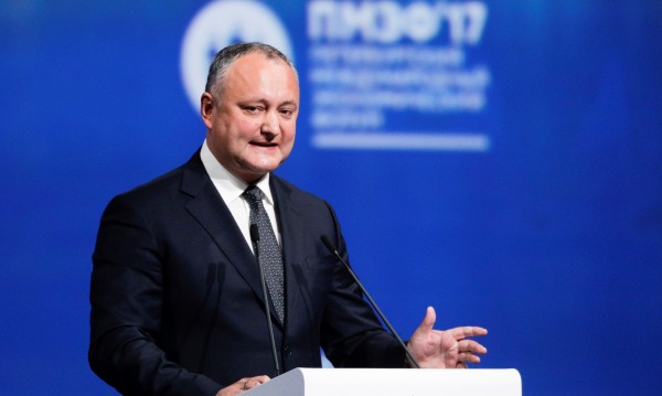 КС на Молдова отстрани временно президента