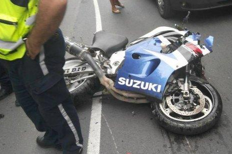 Моторист не удържа Сузуки-то си на пловдивски булевард, счупи крак