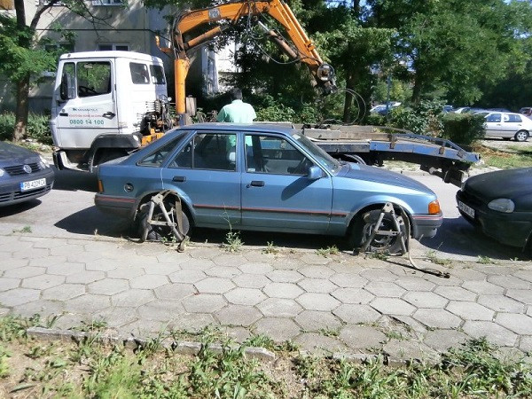 Пловдив: 40 излезли от употреба автомобили в район „Северен“ са облепени с предупредителен стикер за премахване