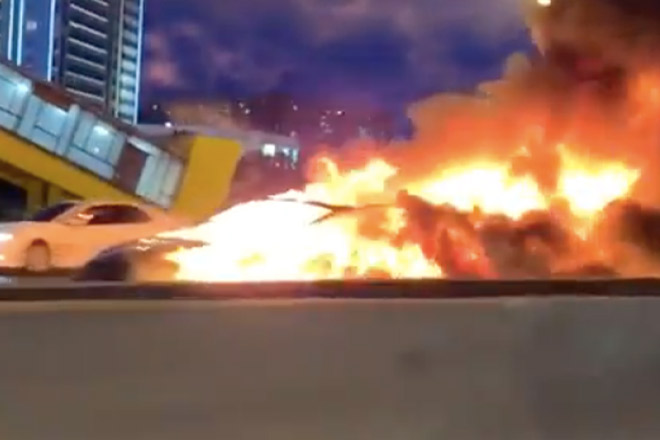Tesla Model 3 избухна в Москва ВИДЕО