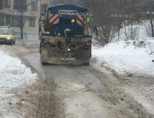 Силистра: Заснежени са пътищата в областта, продължава обработката им