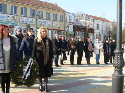 Хасково: С едноминутно мълчание и поклонение в Тополовград беше почетена паметта на Апостола на свободата