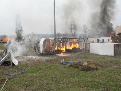 Страшна гледка с разбит пътнически самолет до Монтана (СНИМКИ)