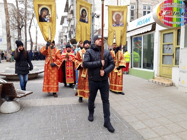Бургас: Стотици жители и гости на града се включиха в литийно шествие по повод Богоявление