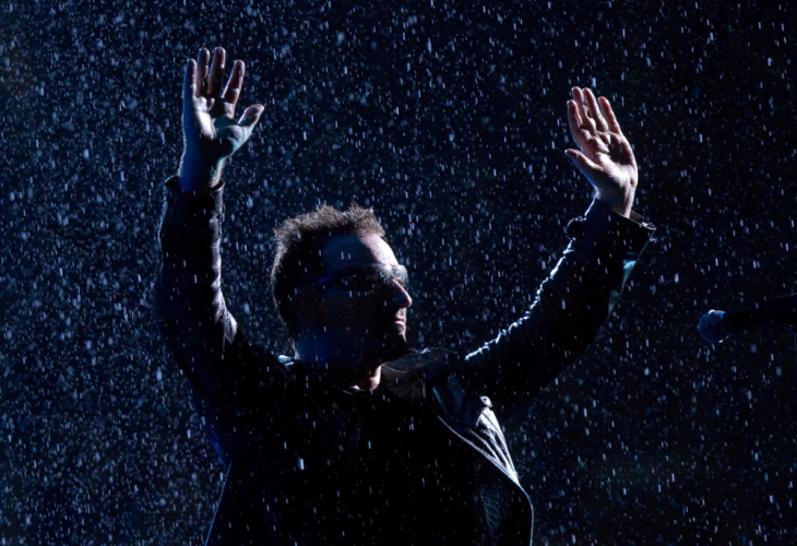 Боно изгуби най-скъпото си, U2 прекратиха мега концерт в Берлин (ВИДЕО)
