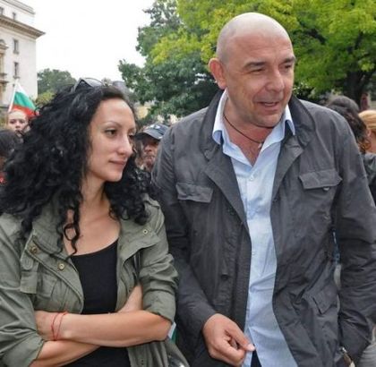 Милото прави ужасни неща на съпругата си