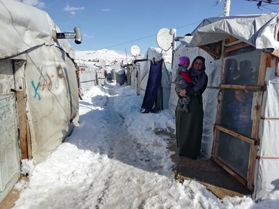 Сняг, дъжд и вятър - сирийските бежанци в Ливан преживяват най-тежката си зима
