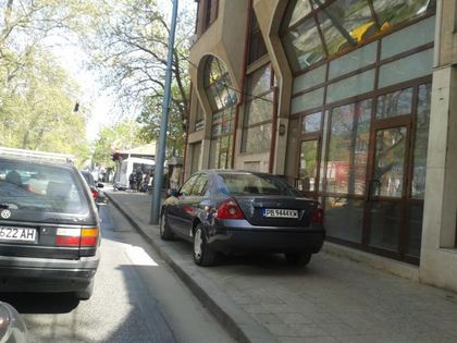 Ето как нагло се паркира на 