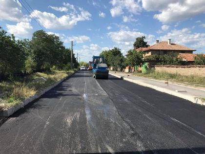 Асфалтират ударно няколко села в Пловдивско СНИМКИ