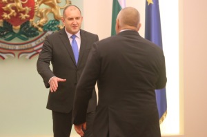 Президентът Радев, съветникът му Христов и премиерът Борисов: сиамските тризнаци на Матушката