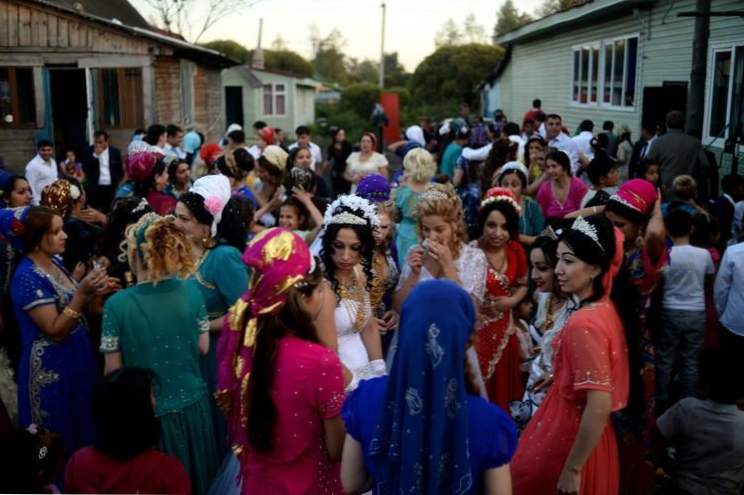 Как минава първата брачна нощ при ромите: сватбени обичаи