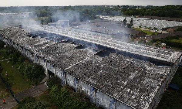 25 души пострадали след пожар в мигрантски център