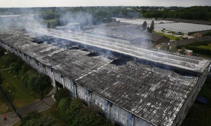 25 души пострадали след пожар в мигрантски център