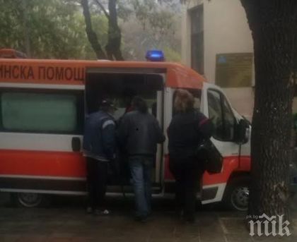 Инфаркт покоси двама млади мъже - единият се свлякъл до колата пред двете си деца