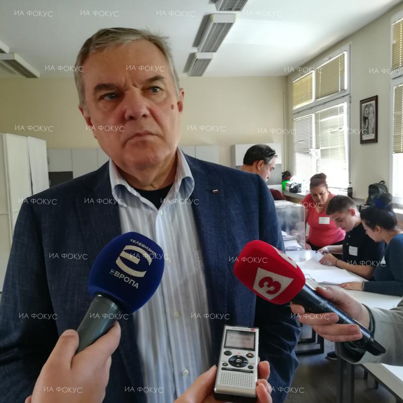 Европейски избори 2019: Председателят на „Коалиция за България“ Румен Петков упражни правото си на глас