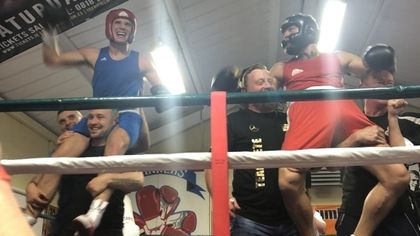 Конър Макгрегър отново проведе боксов двубой (видео)