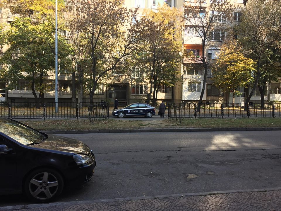 СНИМКИ: Майка заряза детенце само в апартамент в Пловдив часове наред, съседи повикаха полиция