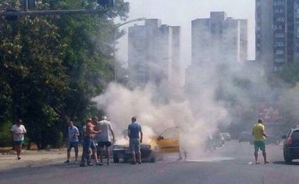 Две коли горяха като факли в Бургас