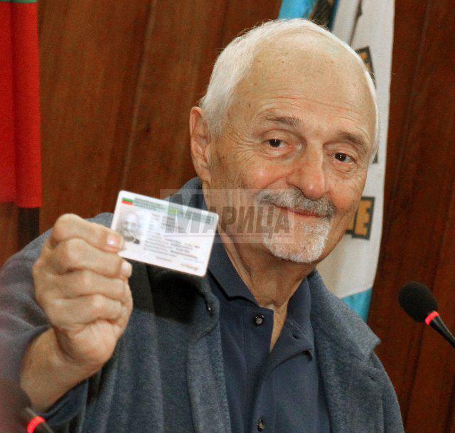 Община Пловдив: Няма грешка с личната карта на Тед Кочев