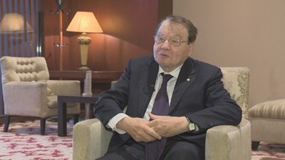 Откривателят на ХИВ вируса Люк Монтание: Вие сте страна, в която се говори за наука. Затова и отново съм тук
