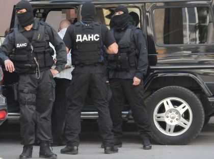Извънредно! ДАНС и полиция нахлуха в мола на