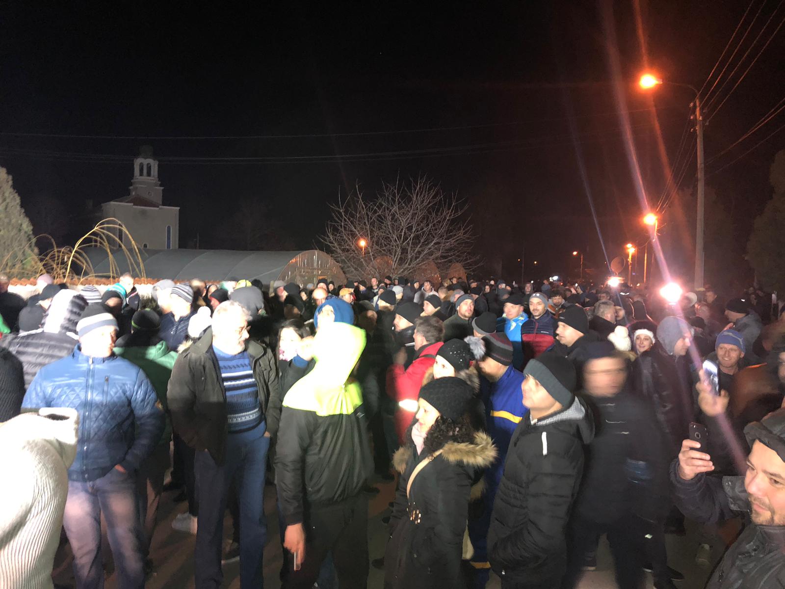 Опит да бъде политизиран протеста във Войводиново за малко не завърши с бой