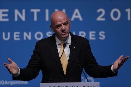 Президентът на ФИФА писа до Боби Михайлов по кончината на легенда на Локо Сф и България