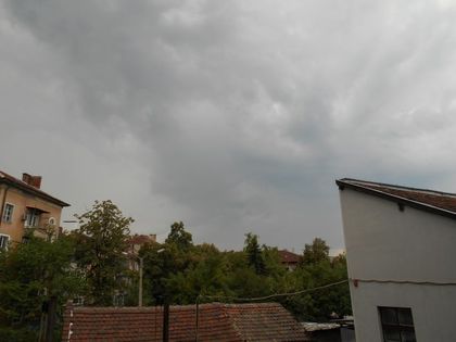 Буря връхлита Пловдив - затваряйте прозорците