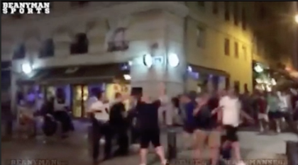 ВИДЕО: Англичани и французи си спретнаха як бой в Марсилия