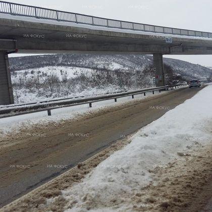 Възстановено е движението на тежкотоварни автомобили над 12 тона при км 22 на АМ 