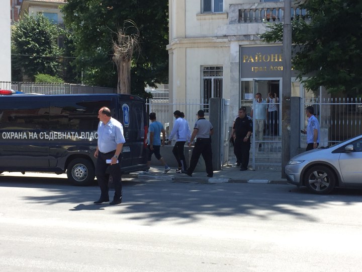 Съдът в Асеновград продължава да пълни ареста с роми, още двама зад решетките