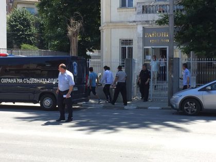 Съдът в Асеновград продължава да пълни ареста с роми, още двама зад решетките