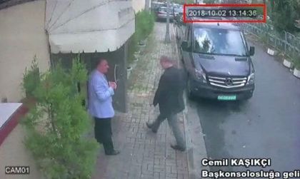 Снимано: Журналистът Кашоги влиза в консулството в Истанбул