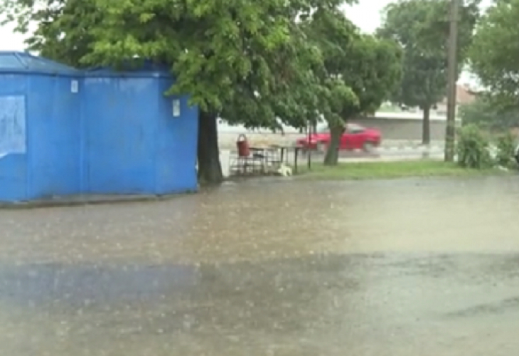 Потоп в Сливен! Градушка и порой удавиха района (ВИДЕО)