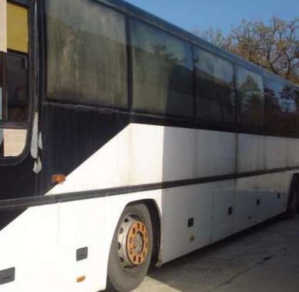 Ученик изпадна от автобус в движение, прости се с 4 зъба