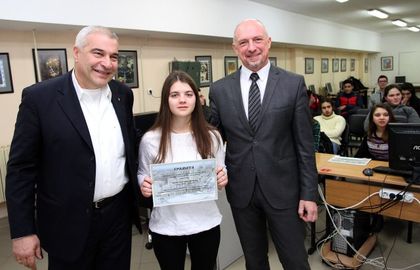Ученичка от Математическата спечели конкурс за лого на най-стария град
