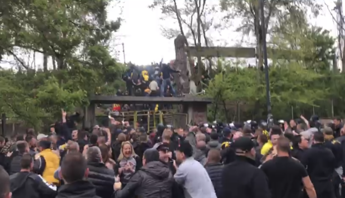 PlovdivDerbyTV: Уникално видео от радостта на феновете на Ботев извън стадиона!