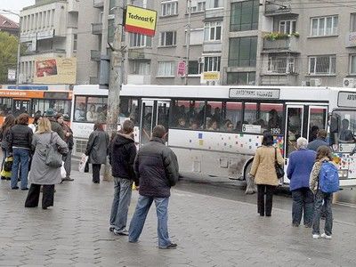 Рейс повлече пенсионер, оцеля по чудо