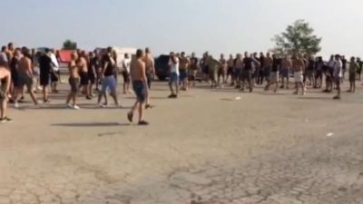 Появиха се ПЪРВИТЕ СНИМКИ от боя на магистралата